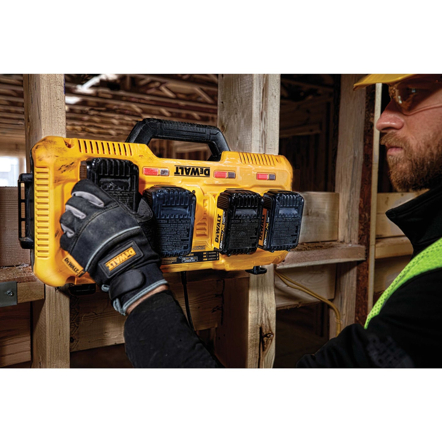 DEWALT DCB104-QW Chargeur 4 ports universel XR TOUGHSYSTEM 8Ah