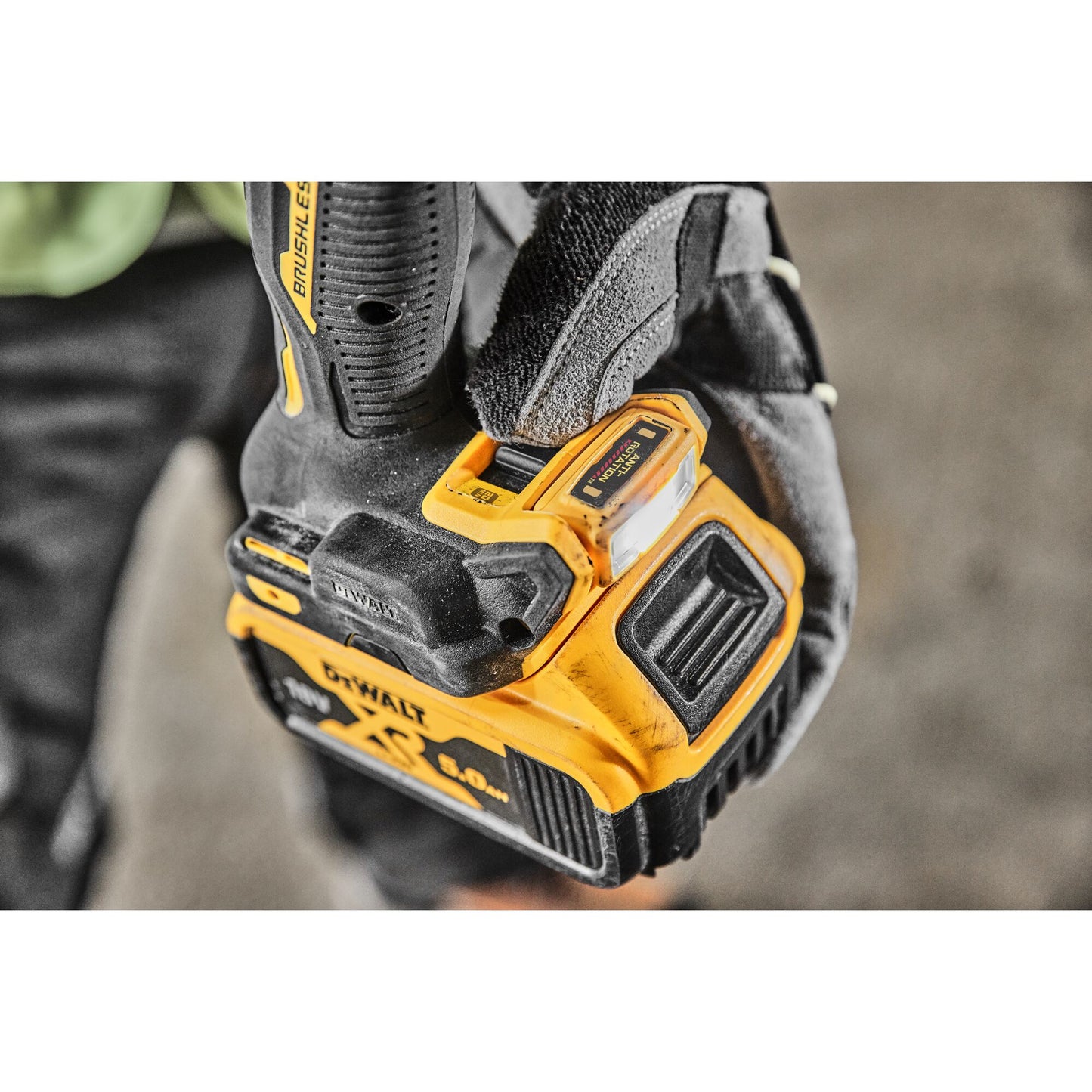 DEWALT DCD800P2T-QW Taladro atornillador compacto con 2 baterías 18V 5.0Ah