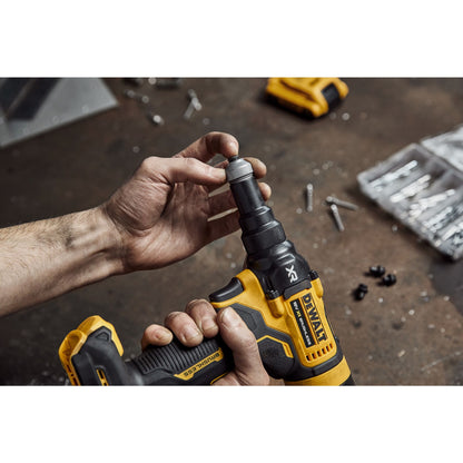 DEWALT DCF403D2GT-QW 18 Volt Akku-Nietpistole 2,4-4,8mm  mit 2x18V 2Ah "G“ Serie Akkus