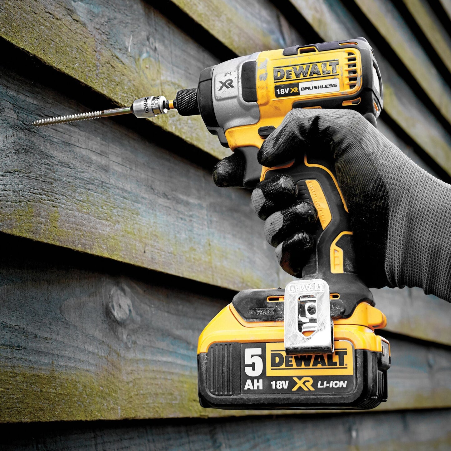 DEWALT DCK422P3T-QW Akku-Kombopack mit DCD796 Schlagbohrschrauber + DCH273 Kombihammer + DCF887  1/4" Schlagschrauber + DCG405 125 mm Winkelschleifer + 3 x 18V 5.0Ah XR Akkus + 2 TSTAK Koffer