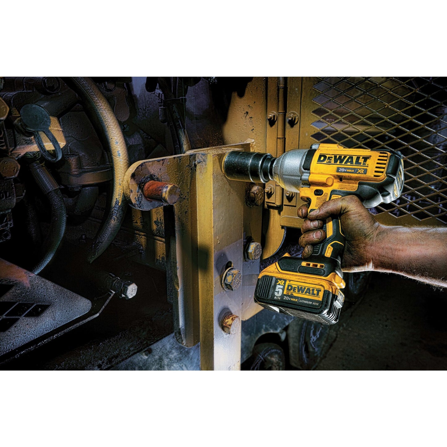 DEWALT DCF899P2-QW 18V XR Brushless High Torque 1/2" Impact Wrench  with 2 x 5Ah Lithium Ion Batteries