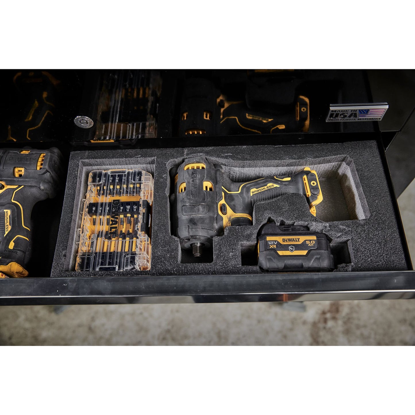 DEWALT DCF901P1G-QW LLlave Impacto sin escobillas 1/2" con 1 batería serie "G" de 12V 5.0Ah