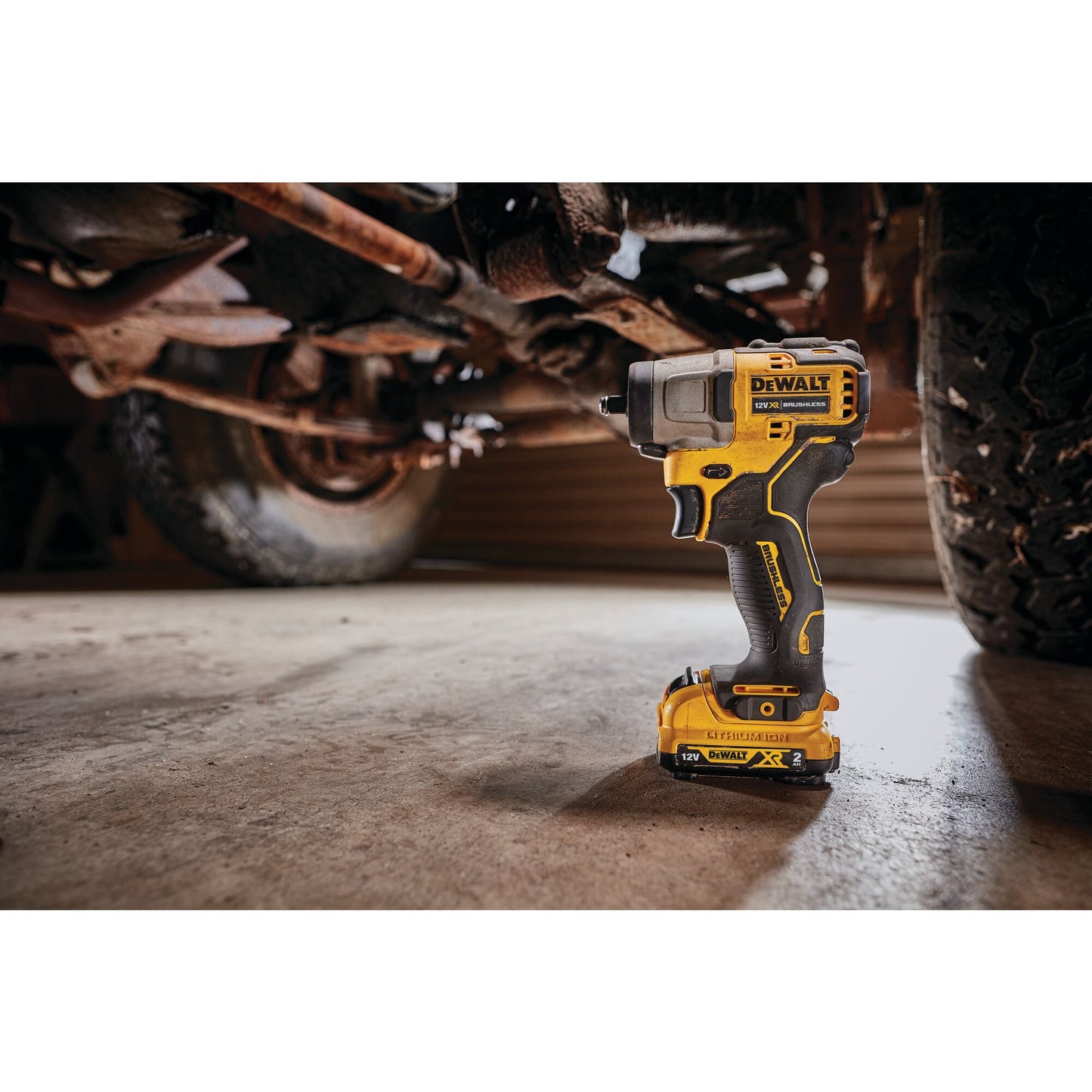 DEWALT DCF902D2-QW 12V XR Brushless Sub-Compact 3/8" Impact Wrench with 2 x 2.0Ah Lithium Ion batteries