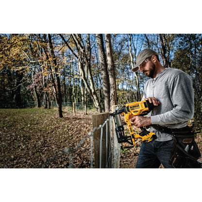 DEWALT DCFS950P2-QW Grapadora de Cercas sin escobillas XR 18V con 2 baterías XR 5.0 Ah