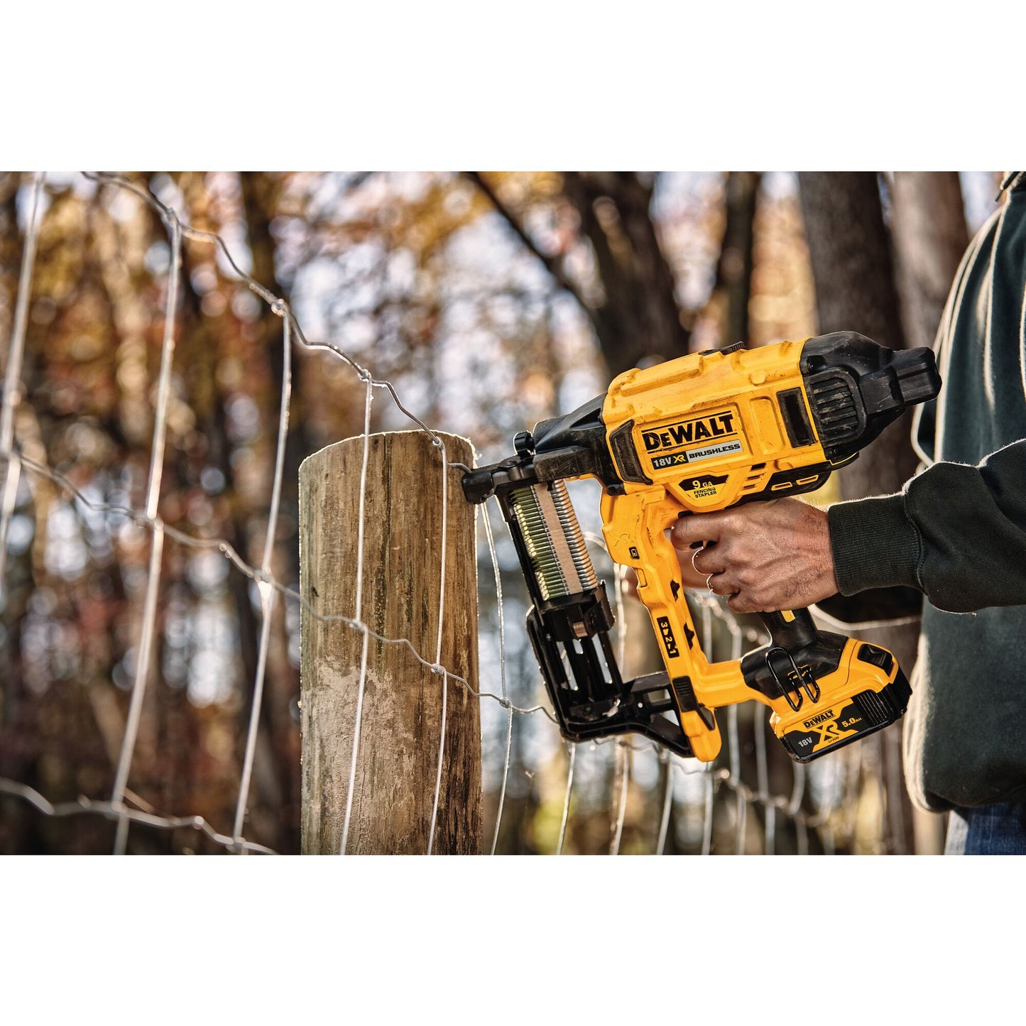 DEWALT DCFS950P2-QW Grapadora de Cercas sin escobillas XR 18V con 2 baterías XR 5.0 Ah