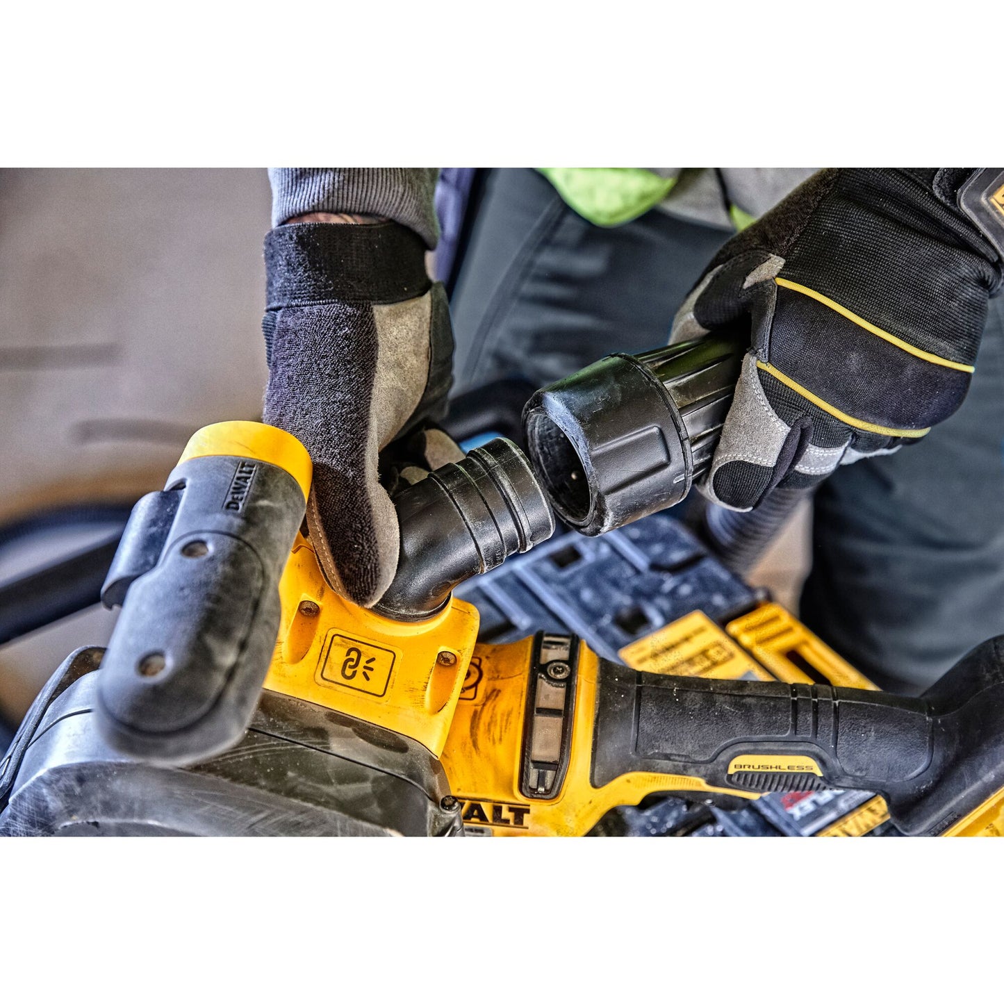 DEWALT DCG200T2-QW 54 Volt Akku-Mauernutfräse 125mm (bürstenlos) mit 2x18/54V 6,0Ah Flexvolt Akkus