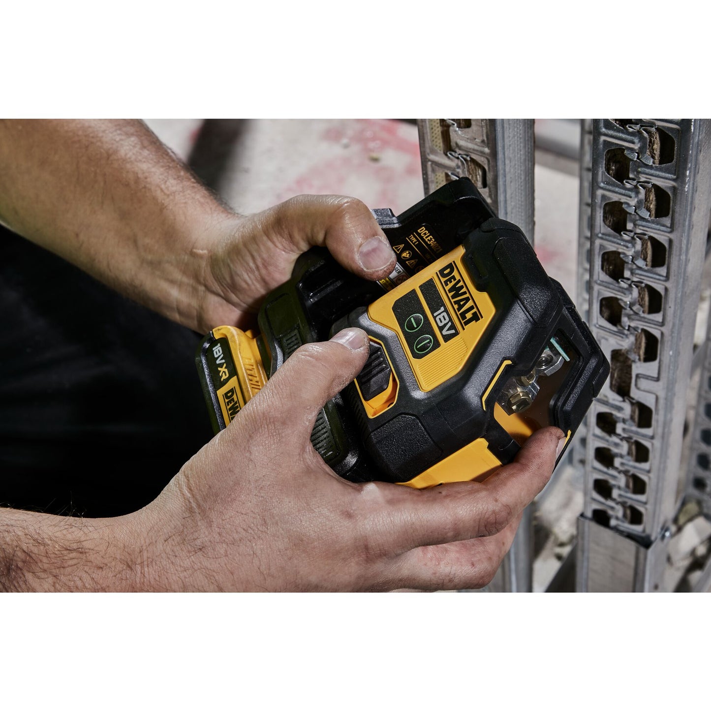 DEWALT DCLE34021D1-QW 18 Volt Linienlaser Compact mit 1x18V 2.0Ah Akku