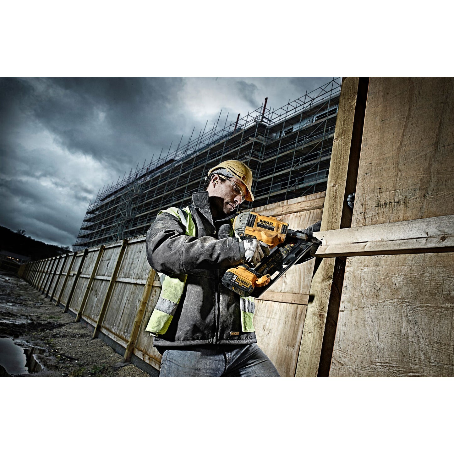 DEWALT DCN692P2-QW Clavadora de Estructuras sin escobillas XR 18V con 2 baterías Li-Ion 5Ah