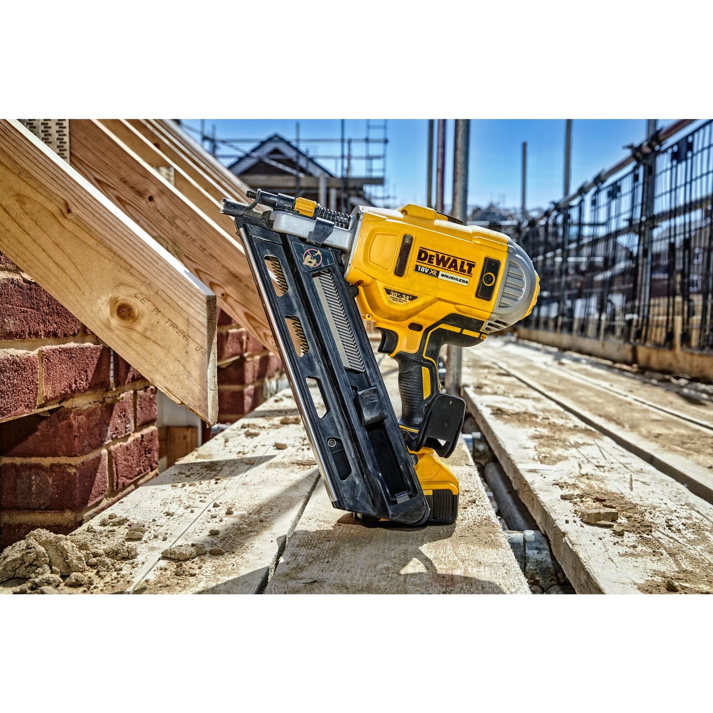 DEWALT DCK2046P2-QW Akku-Kombopack 18 V: Zwei-Stufen-Nagler 90mm DCN692 + Stiftnagler 63mm DCN660 + 2 x 18V 5.0Ah XR Akkus