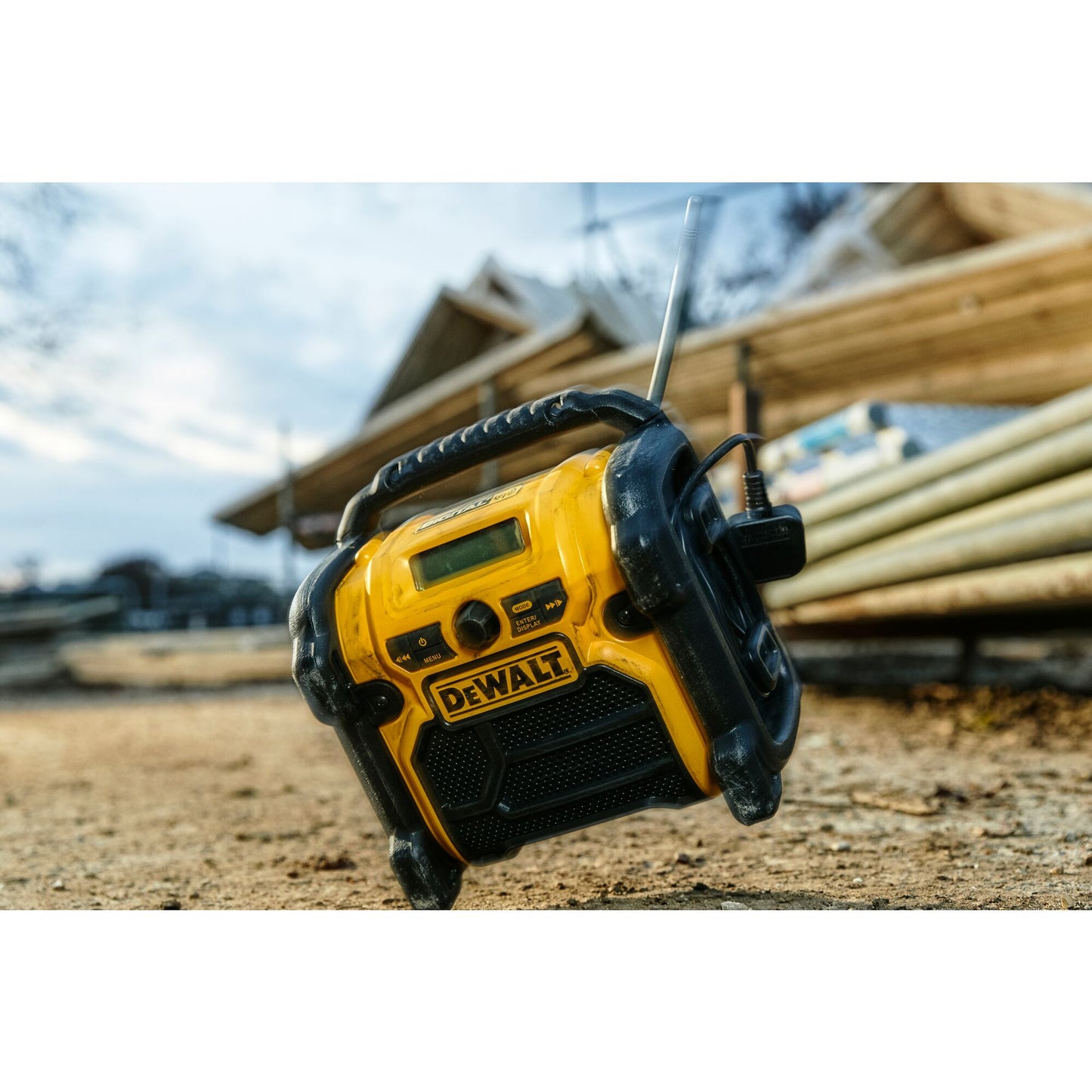 DEWALT DCR020-QW Radio estéreo digital FM y DAB 10.8/18V, sin batería ni cargador