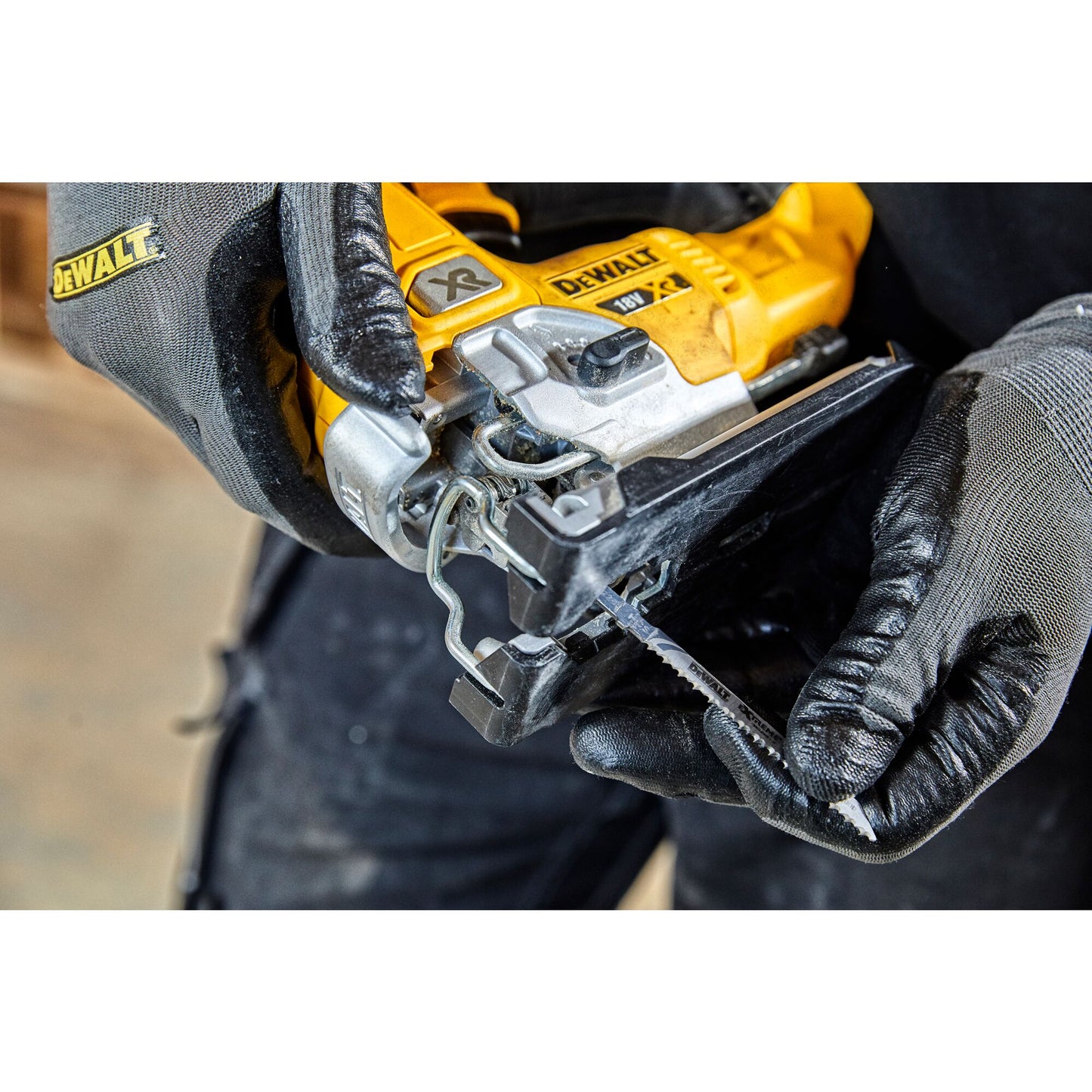 DEWALT DCS334N-XJ Scie sauteuse 18V brushless sans batterie ni chargeur