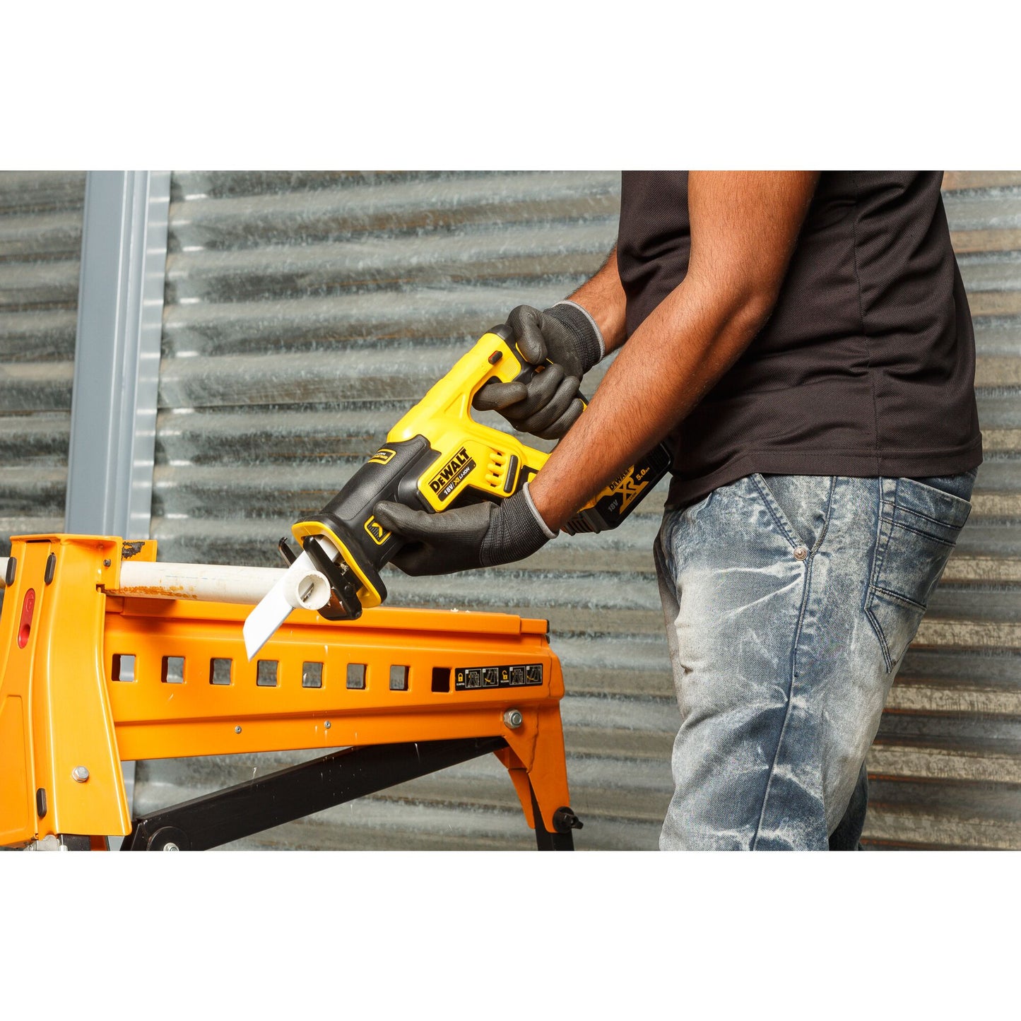 DEWALT DCS367H2T-QW 18V XR Brushless Compact Reciprocating Saw with 2 x 5Ah Powerstack Batteries