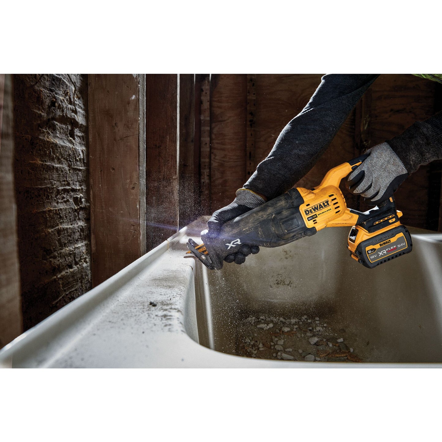 DEWALT DCS386T1-QW Sierra Sable Compacta sin escobillas con 1 batería 18/54v Flexvolt 6.0Ah