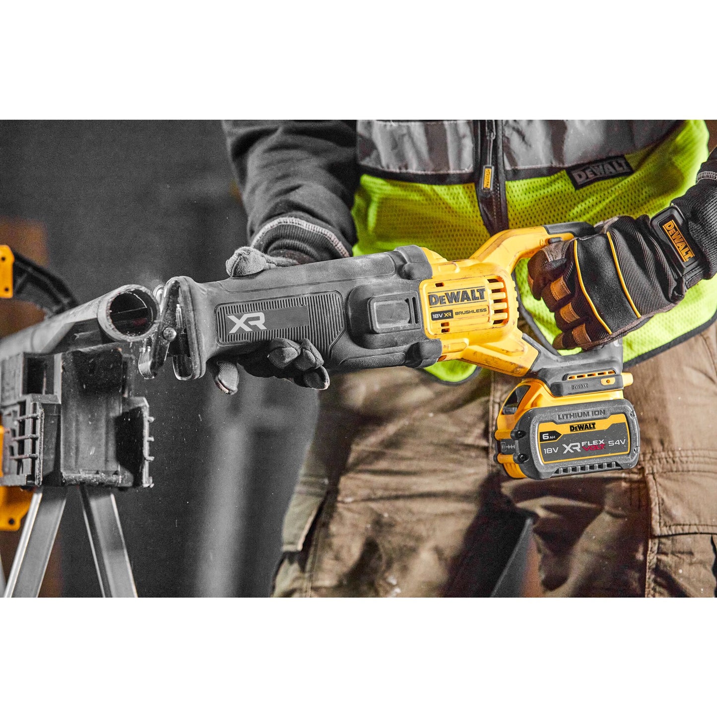 DEWALT DCS386T1-QW Sierra Sable Compacta sin escobillas con 1 batería 18/54v Flexvolt 6.0Ah