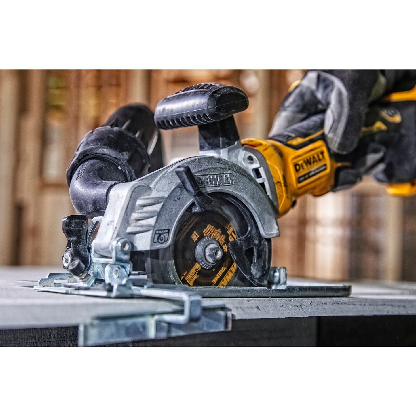 DEWALT DCS571P2-QW 18 Volt bürstenlose 115 mm Kompakt-Kreissäge mit 2x18V 5,0 Ah Akkus