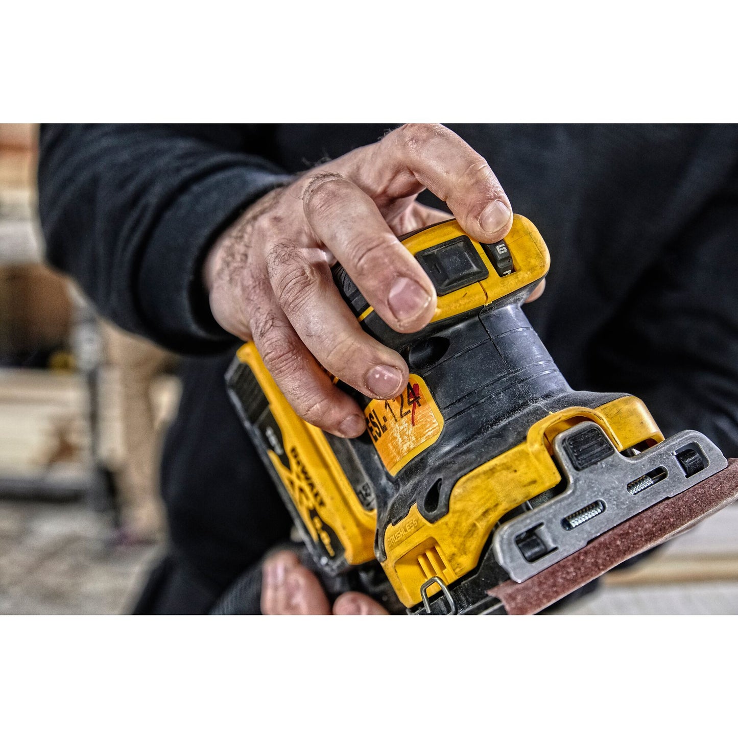 DEWALT DCW200NT-XJ 18V XR Brushless 1/4 Sheet Palm Sander - Bare Unit