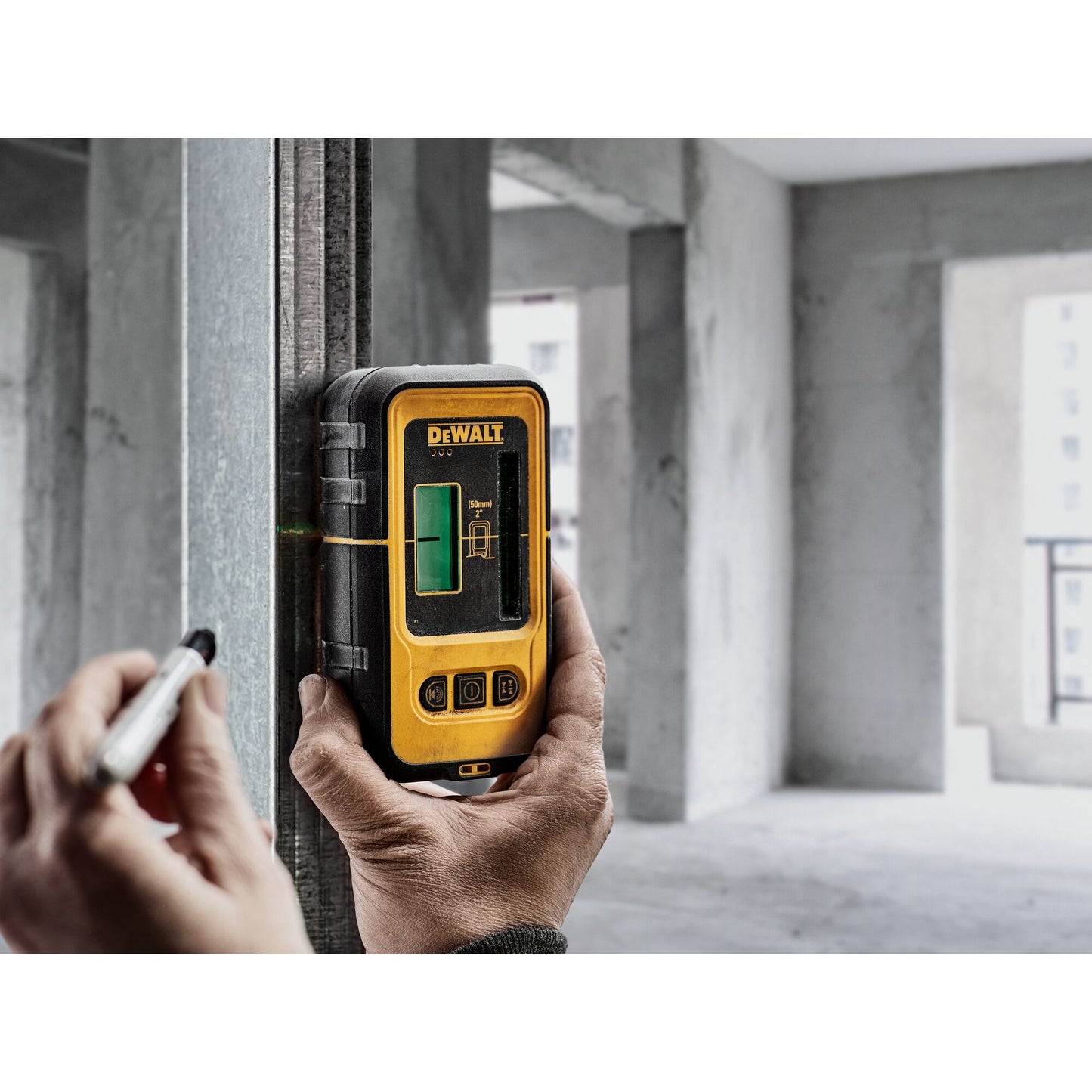 DEWALT DE0892G-XJ Green line Digital Laser Detector