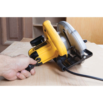 DEWALT DWE560-QS 1.350 Watt Handkreissäge 65 mm