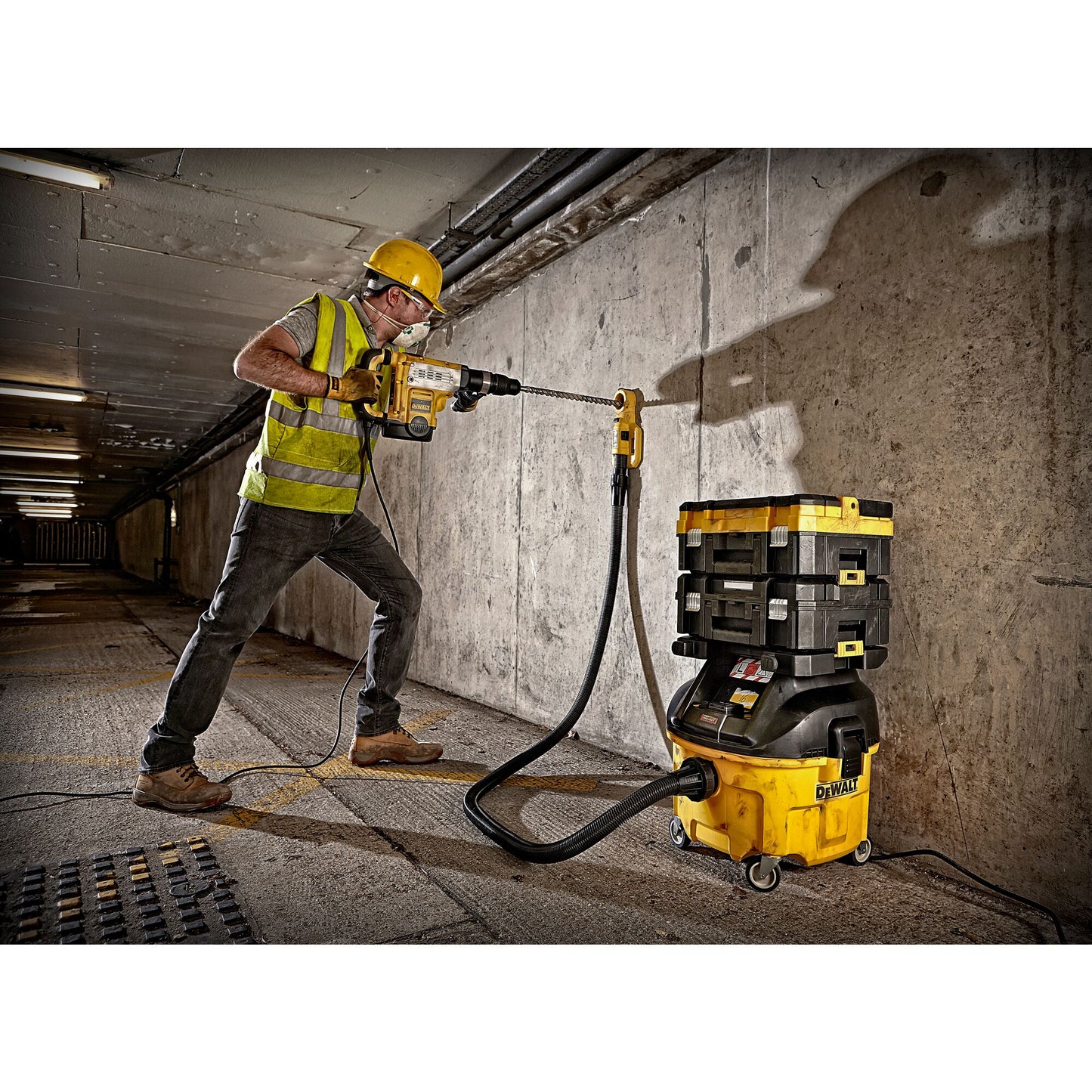 DEWALT DWV901LT-QS Aspirador sólidos y líquidos LT.30 1400W clase L