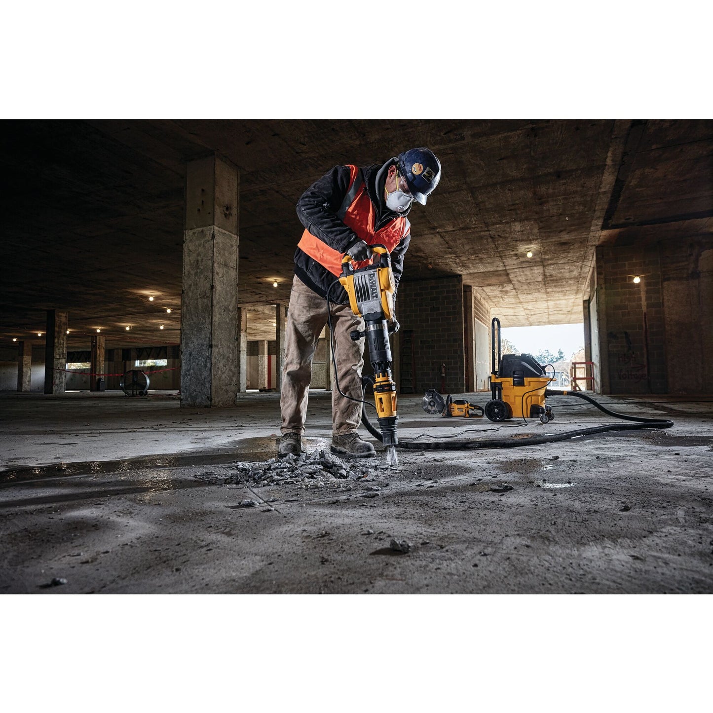 DEWALT DWV902M-QS Aspirador sólidos y líquidos 38L Clase M - 1.400W