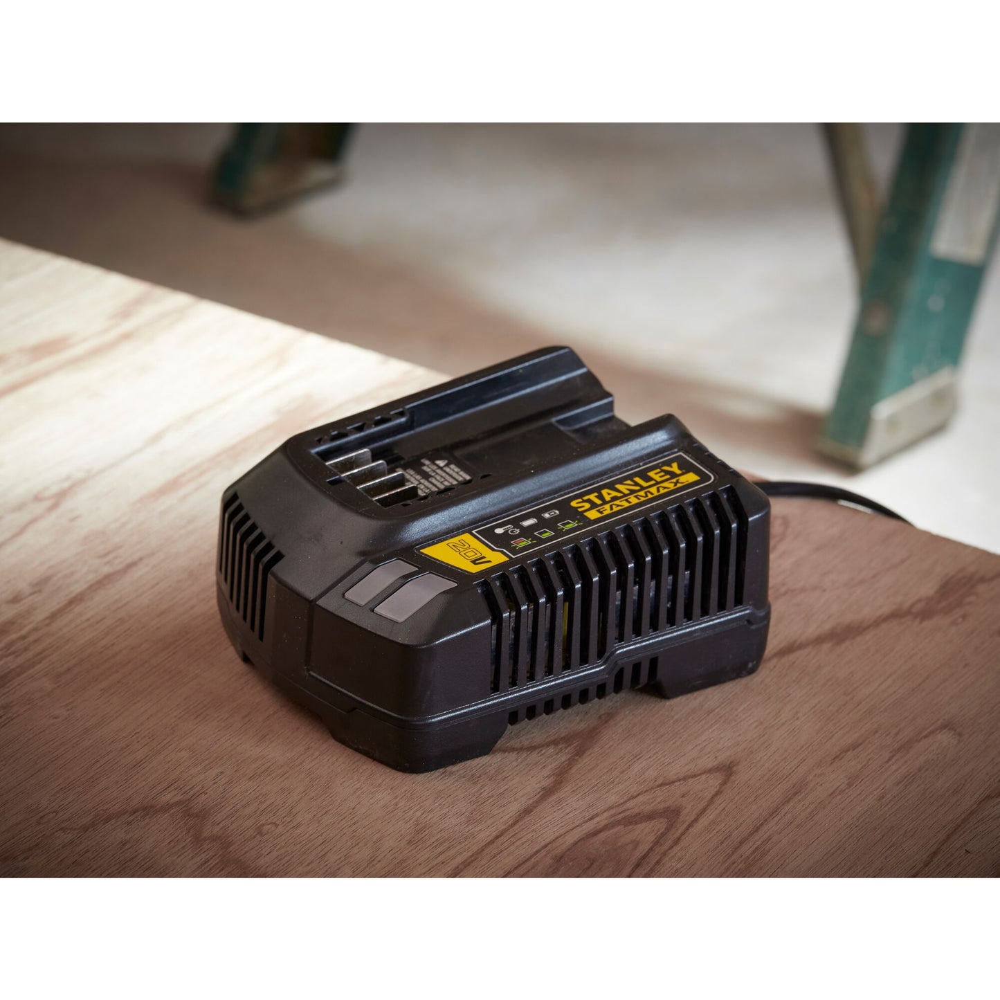 STANLEY FATMAX SFMCB14-QW V20 4.0Ah Fast Charger