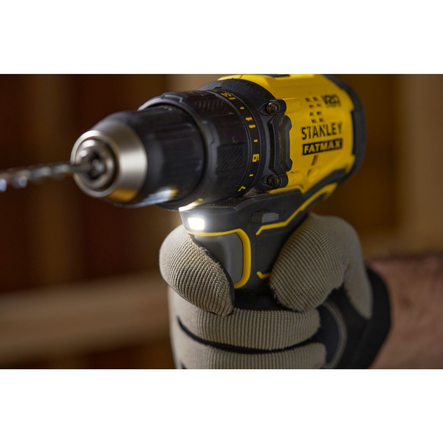 STANLEY FATMAX SFMCD710C2K-QW V20 Akku-Bohrschrauber (18V / 1.5Ah), 2 Akkus, bürstenlos