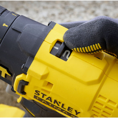 STANLEY FATMAX SFMCD711DSA-QW V20 Akku-Schlagbohrschrauber + Set mit 50 Zubehörteilen + 2Akkus 18V 2.0Ah + Soft bag