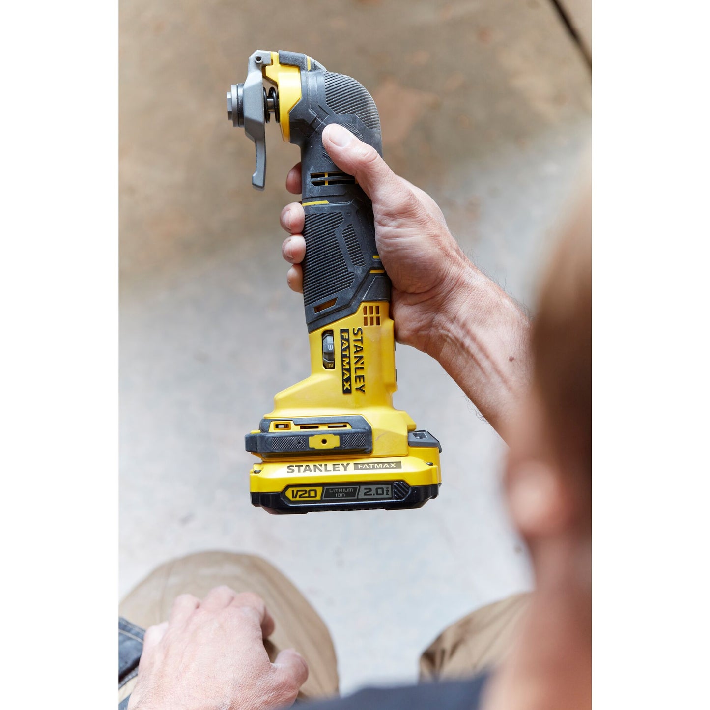 STANLEY FATMAX SFMCE500D2K-QW Multi Herramienta oscilante V20, 2 baterías 18V 2.0Ah