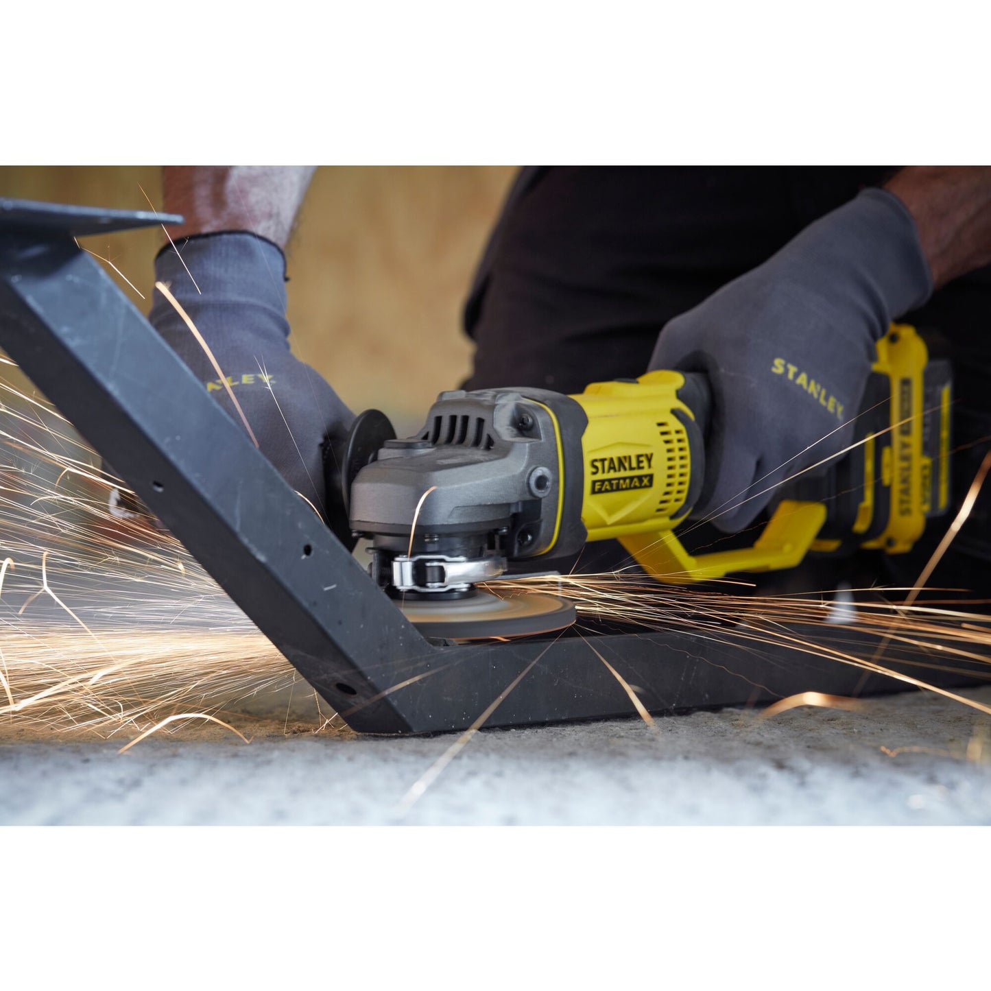 STANLEY FATMAX SFMCG400M2K-QW V20 Akku-Winkelschleifer (18V / 4,0Ah), 125 mm, 2 Akkus