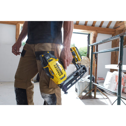 STANLEY FATMAX SFMCN616D2K-QW Clavadora acabados V20, 2 baterías 18V 2.0Ah