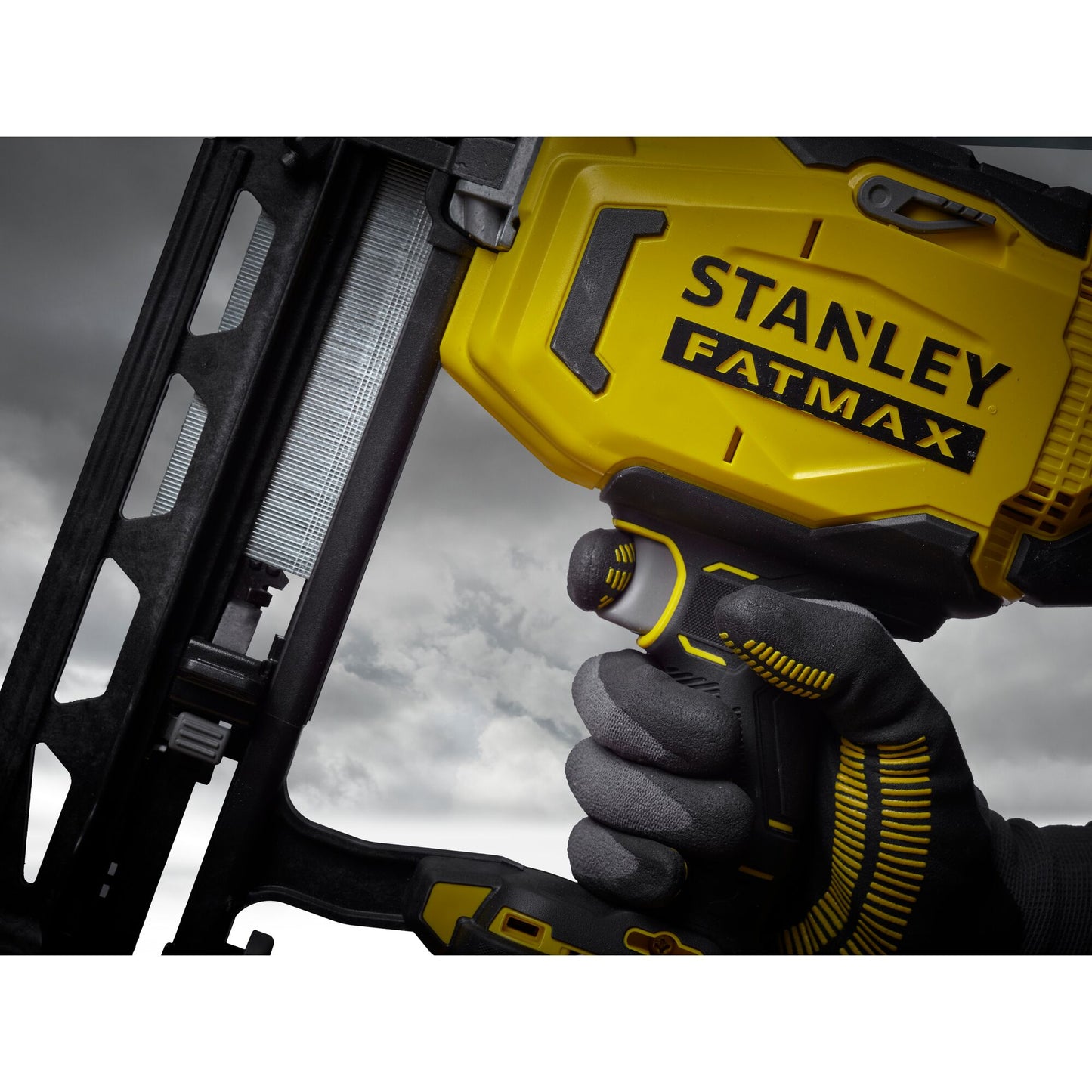 STANLEY FATMAX SFMCN616D2K-QW Clavadora acabados V20, 2 baterías 18V 2.0Ah