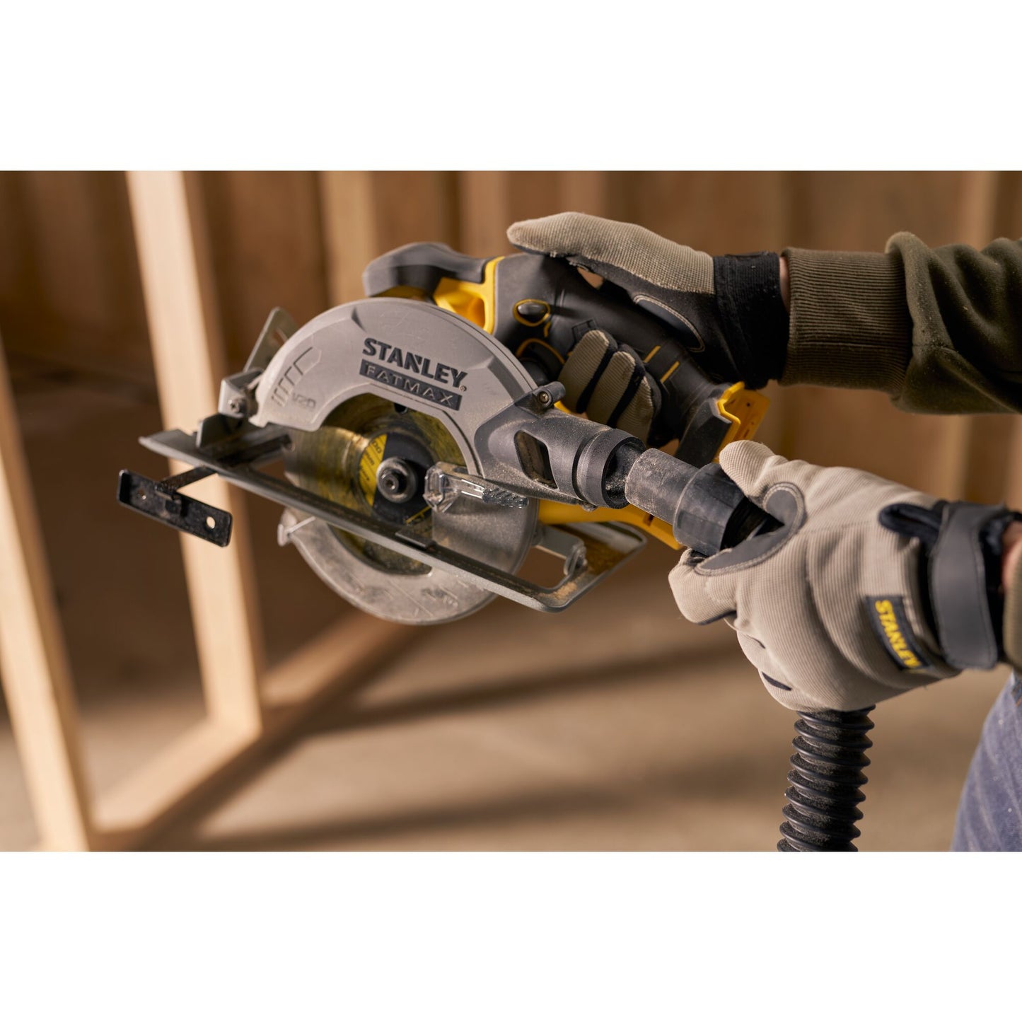 STANLEY FATMAX SFMCS500M2K-QW V20 Cordless Circular Saw with 2 x 4.0Ah Lithium Ion Battery and Kit Box