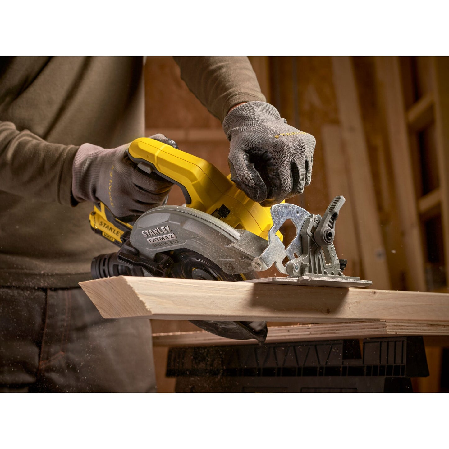 STANLEY FATMAX SFMCS550M2K-QW  V20 Cordless Brushless Circular Saw  with 2 x 4.0Ah Lithium Ion Battery and Kit Box