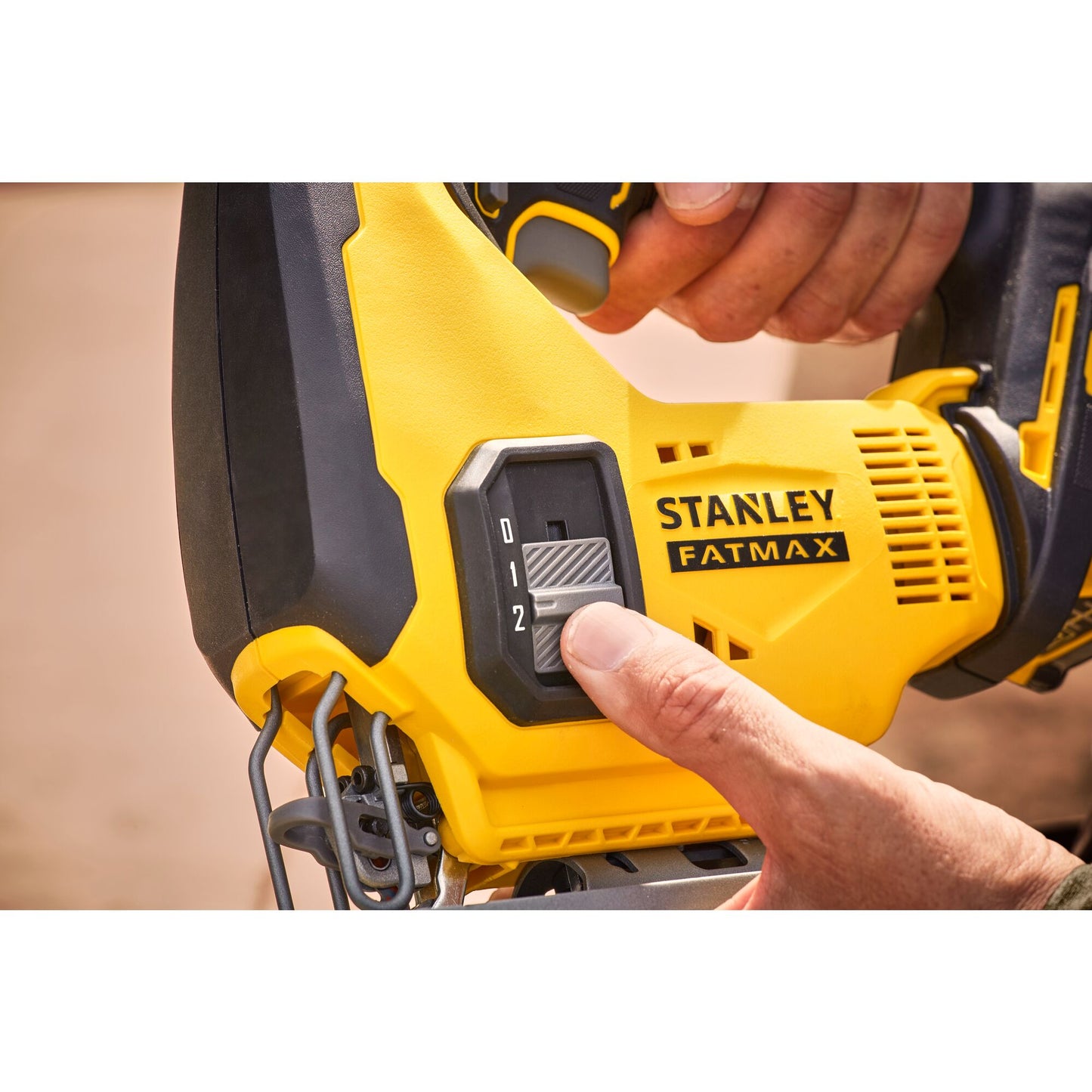 STANLEY FATMAX SFMCS600M2K-QW V20 18V Akku-pendelhub-stichsäge, 2 Akkus 18V 4,0Ah