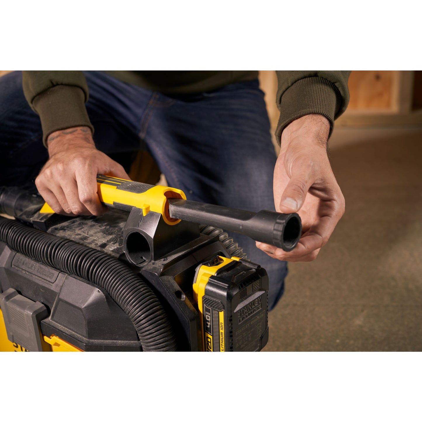 STANLEY FATMAX SFMCV002B-XJ Aspirador de sólidos y líquidos V20, sin pilas ni cargador