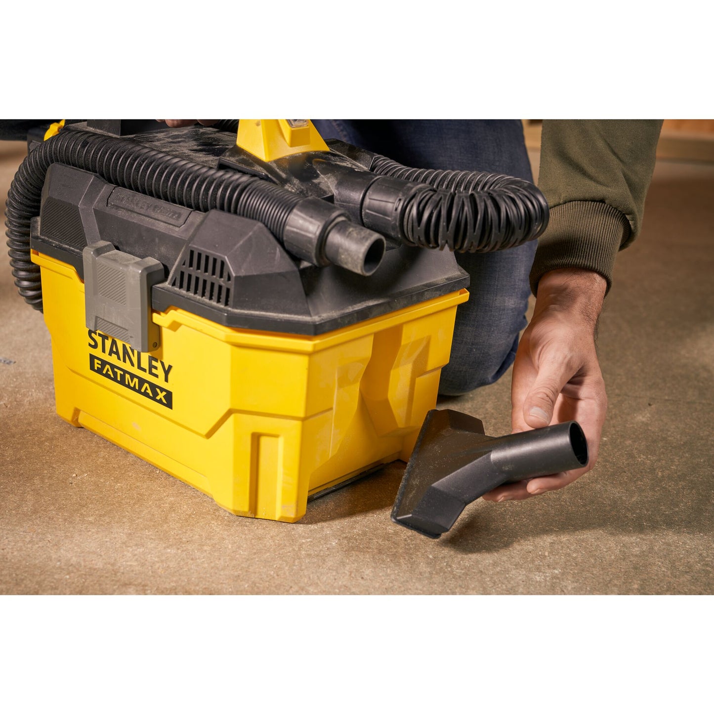 STANLEY FATMAX SFMCV002B-XJ Aspirador de sólidos y líquidos V20, sin pilas ni cargador